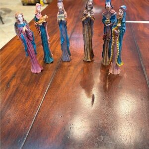 Colorful Nativity Figurines resin baby Jesus 6 figures  Set